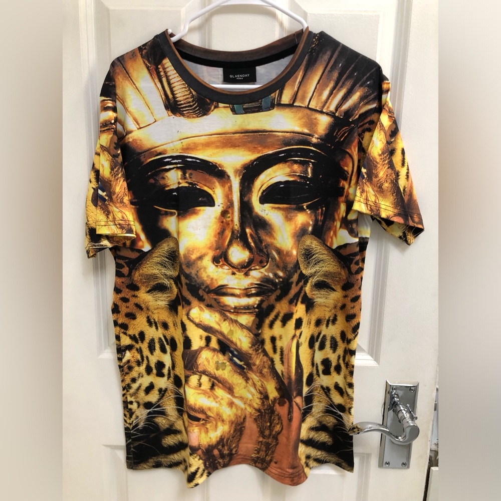3D Print Pharaoh Tee Gold with Leopards Sz.L LIKE NEW.